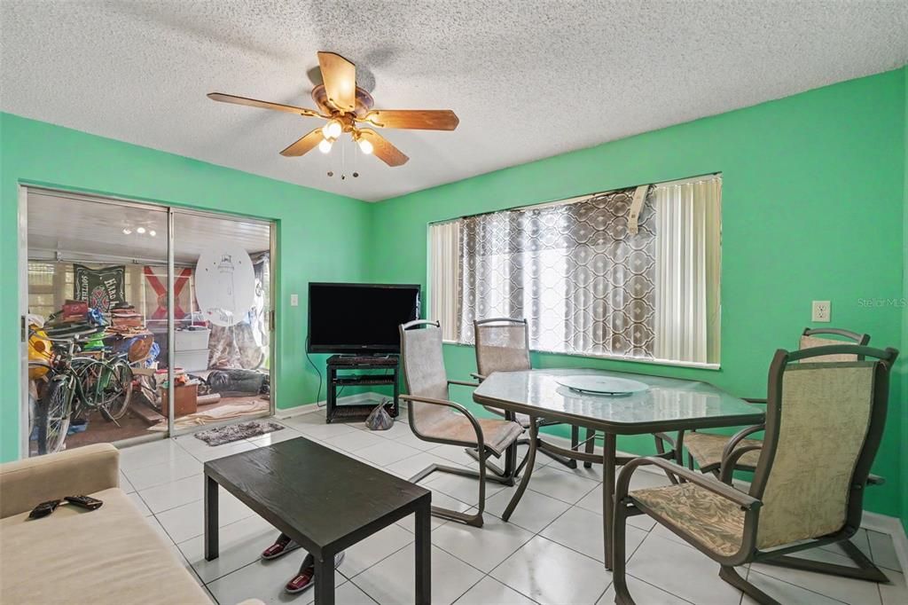 For Sale: $344,900 (2 beds, 2 baths, 1027 Square Feet)