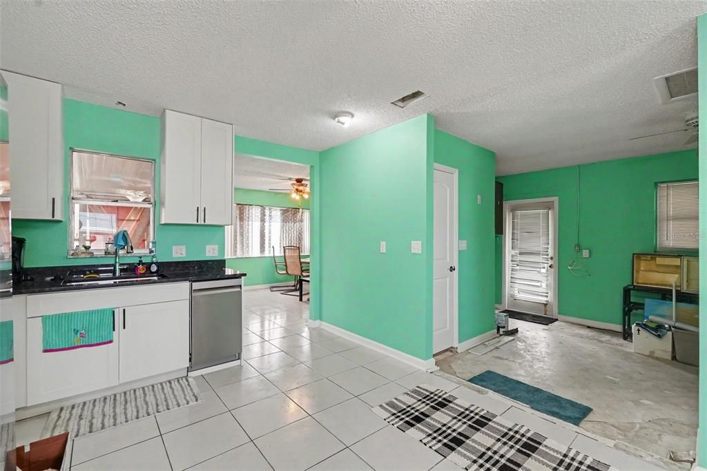 For Sale: $344,900 (2 beds, 2 baths, 1027 Square Feet)