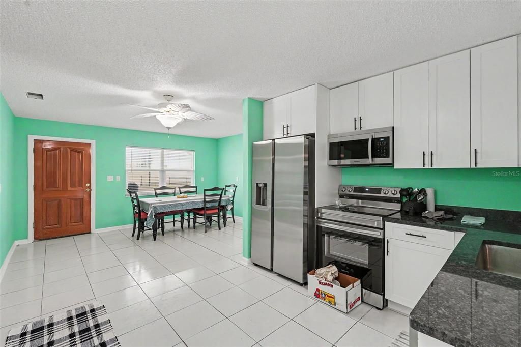 For Sale: $344,900 (2 beds, 2 baths, 1027 Square Feet)