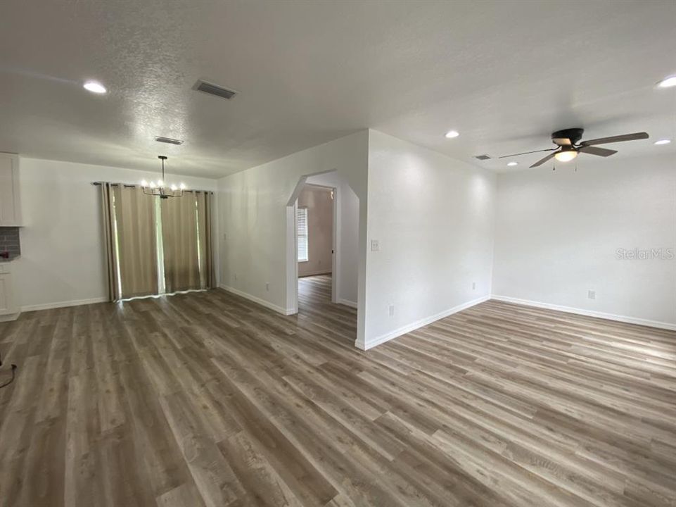 For Sale: $264,900 (2 beds, 2 baths, 1067 Square Feet)