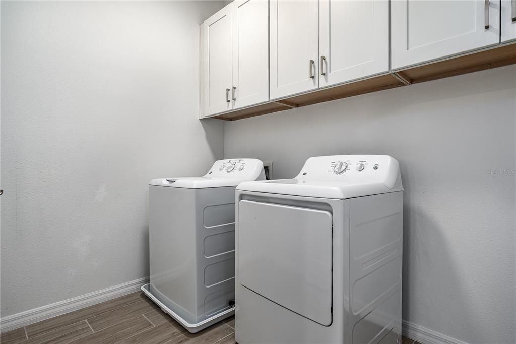 For Rent: $2,450 (3 beds, 2 baths, 1853 Square Feet)