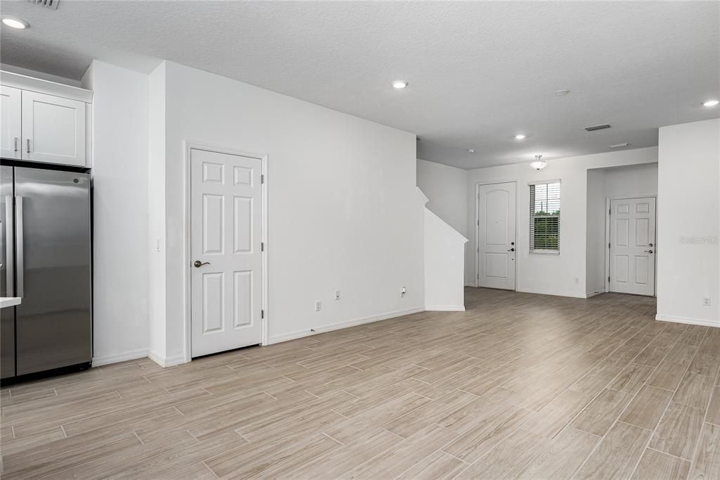 For Rent: $2,450 (3 beds, 2 baths, 1853 Square Feet)