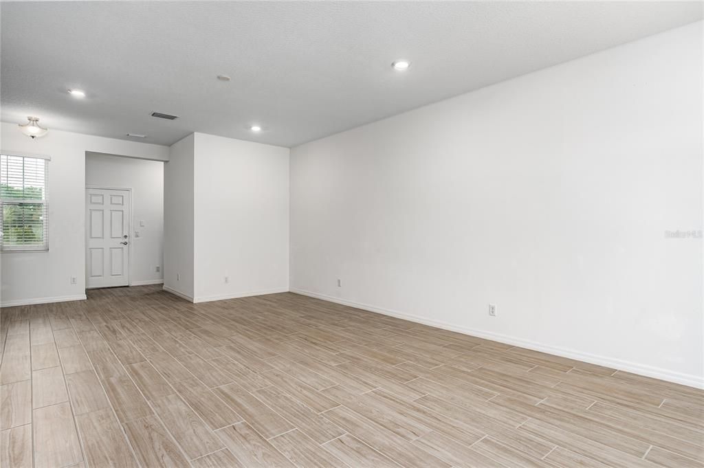 For Rent: $2,450 (3 beds, 2 baths, 1853 Square Feet)
