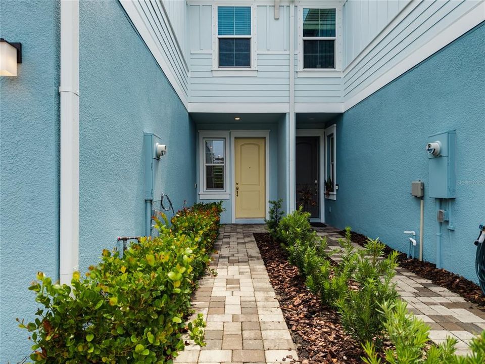 For Rent: $2,450 (3 beds, 2 baths, 1853 Square Feet)