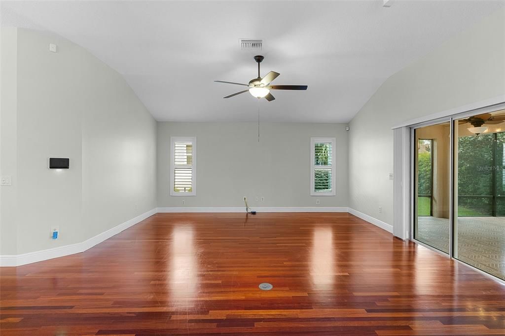 For Sale: $575,000 (3 beds, 2 baths, 1926 Square Feet)