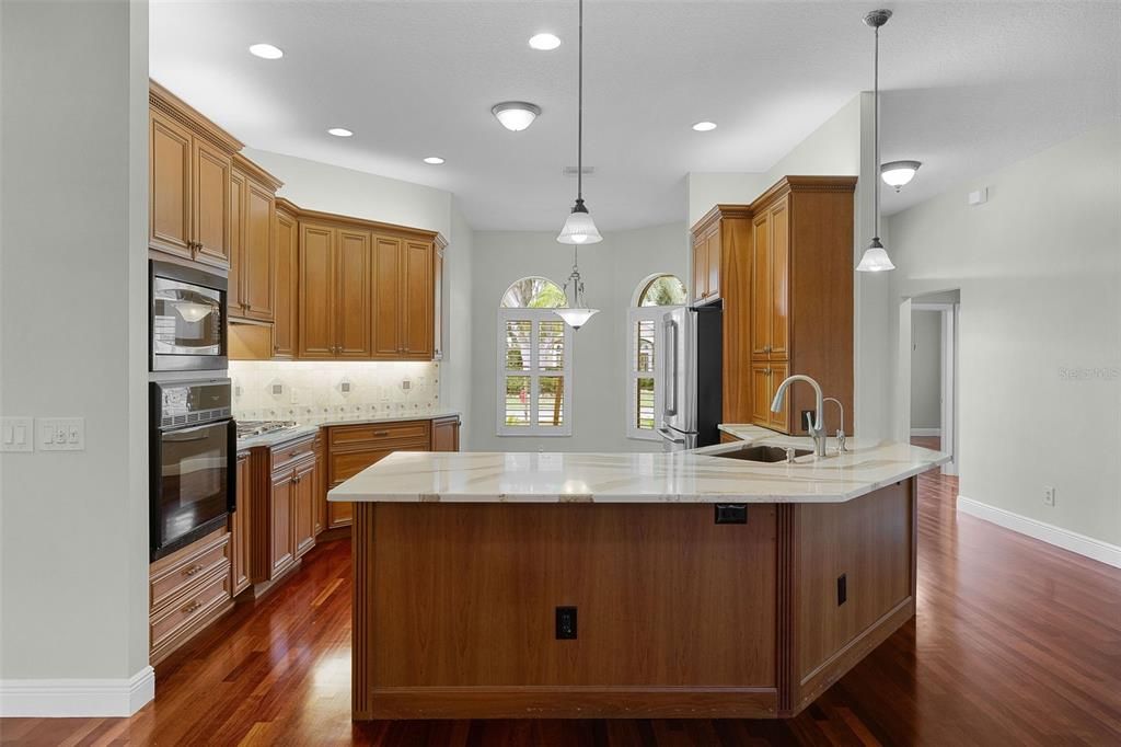 For Sale: $575,000 (3 beds, 2 baths, 1926 Square Feet)