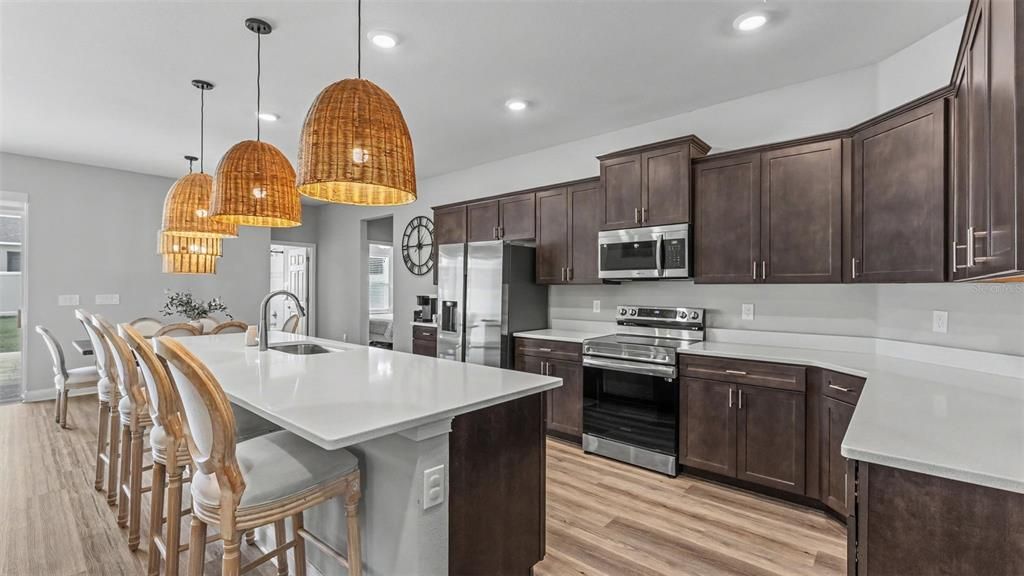 En Venta: $559,000 (4 camas, 3 baños, 2484 Pies cuadrados)