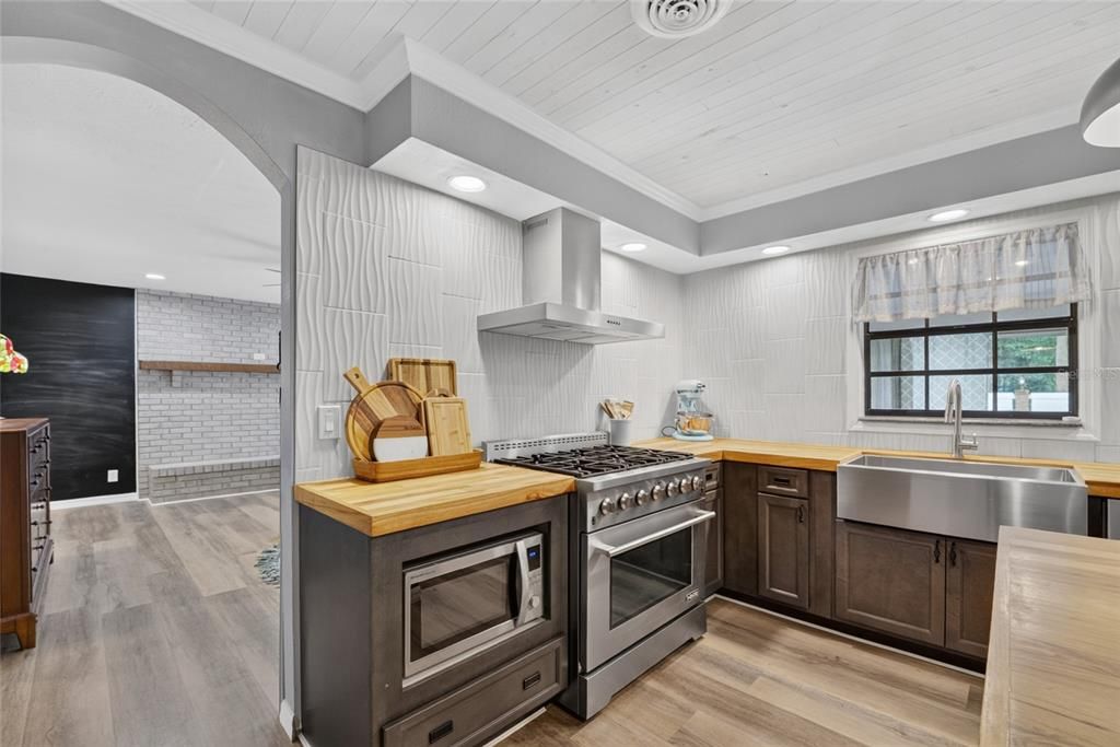 Active With Contract: $449,000 (3 beds, 3 baths, 3102 Square Feet)