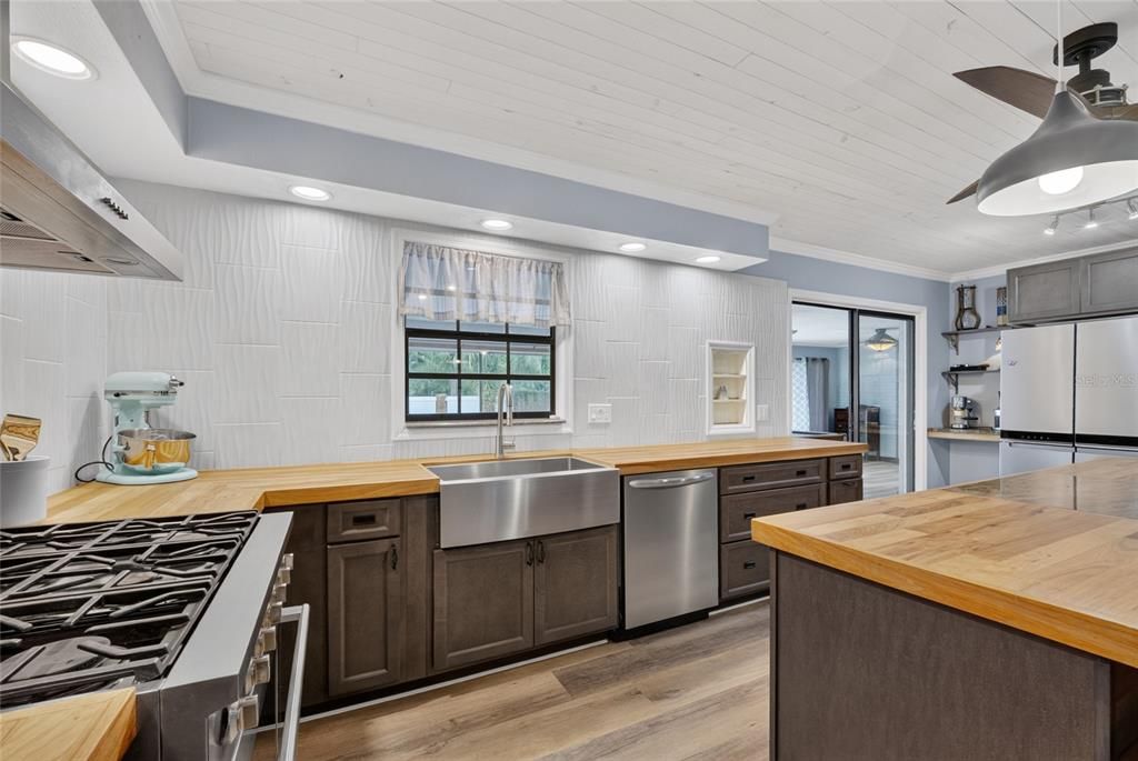 Active With Contract: $449,000 (3 beds, 3 baths, 3102 Square Feet)