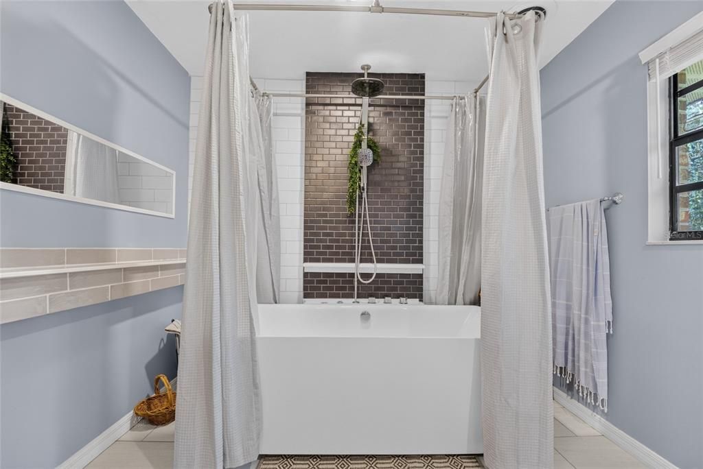 Active With Contract: $449,000 (3 beds, 3 baths, 3102 Square Feet)