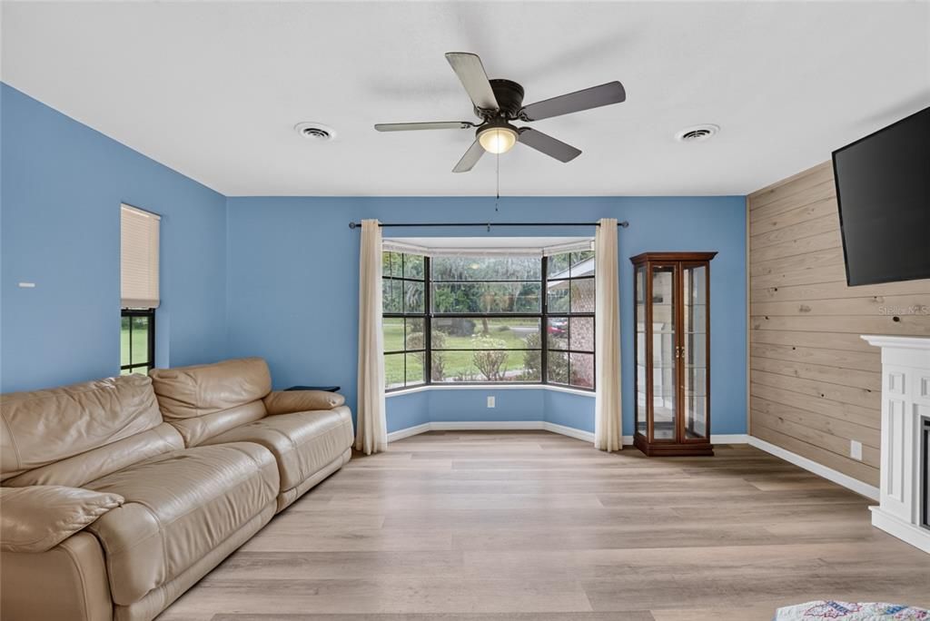 Active With Contract: $449,000 (3 beds, 3 baths, 3102 Square Feet)