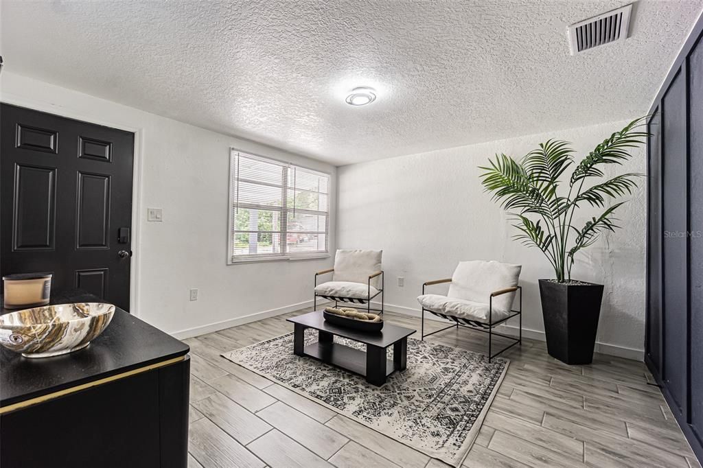 For Rent: $2,000 (3 beds, 1 baths, 1528 Square Feet)
