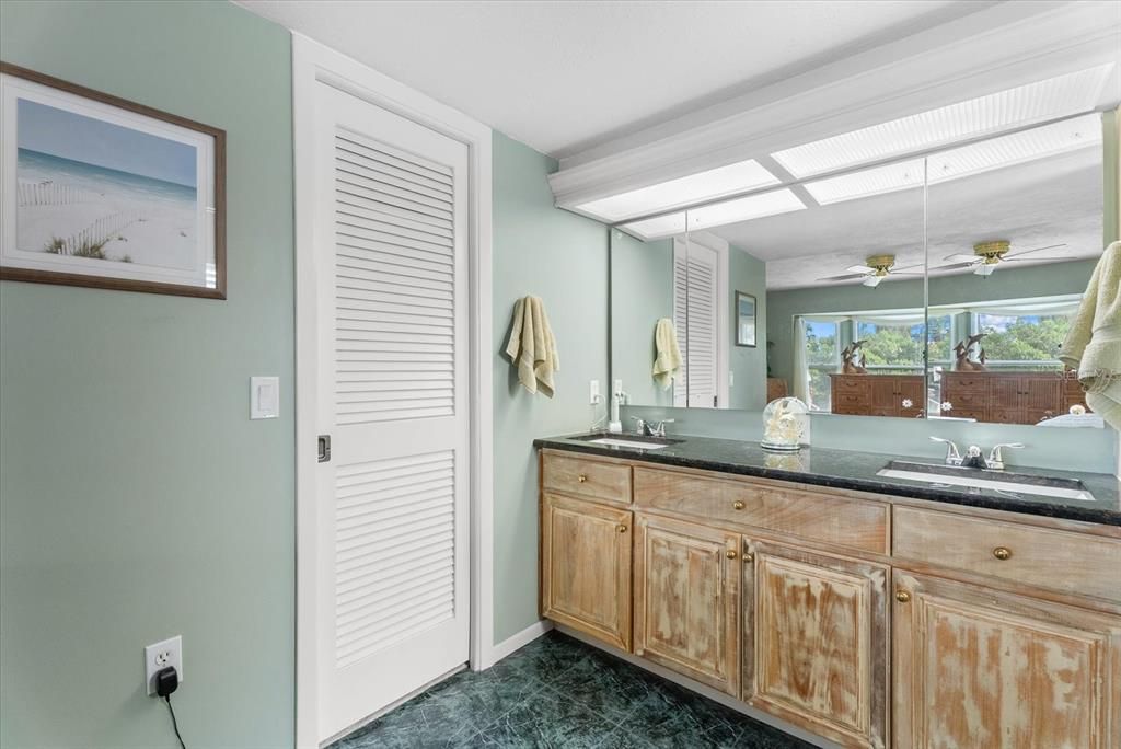 For Sale: $675,000 (3 beds, 2 baths, 1913 Square Feet)
