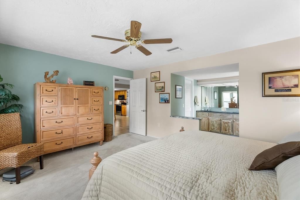 For Sale: $675,000 (3 beds, 2 baths, 1913 Square Feet)