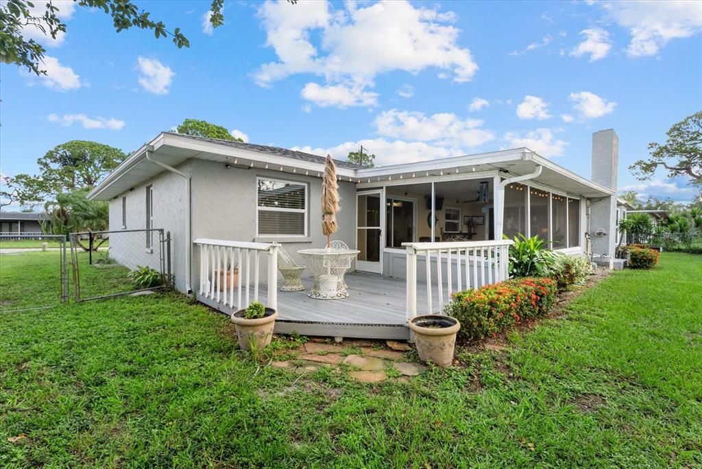 For Sale: $675,000 (3 beds, 2 baths, 1913 Square Feet)
