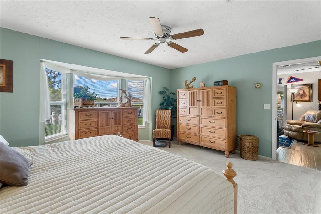 For Sale: $675,000 (3 beds, 2 baths, 1913 Square Feet)