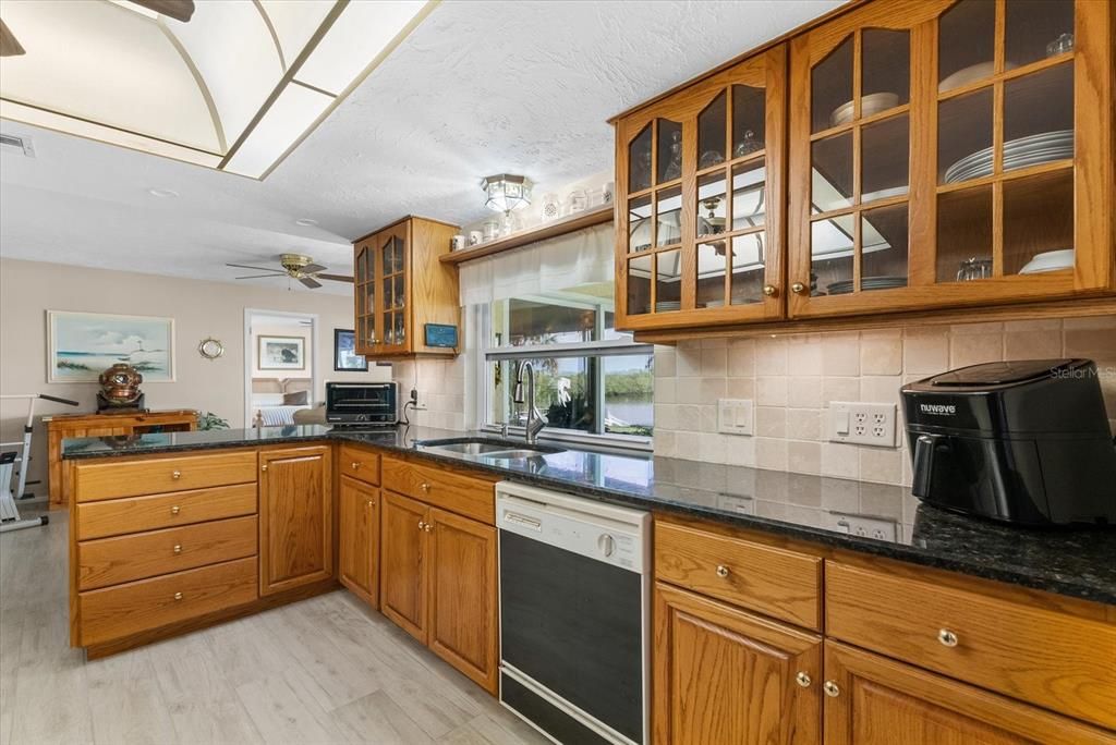 For Sale: $675,000 (3 beds, 2 baths, 1913 Square Feet)