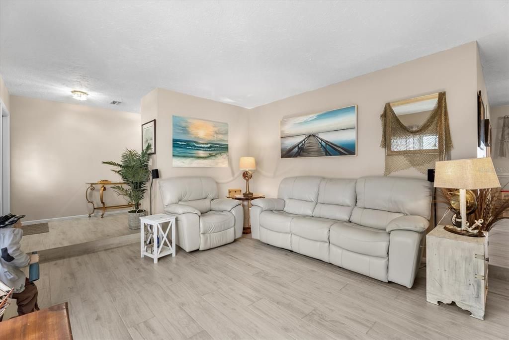 For Sale: $675,000 (3 beds, 2 baths, 1913 Square Feet)