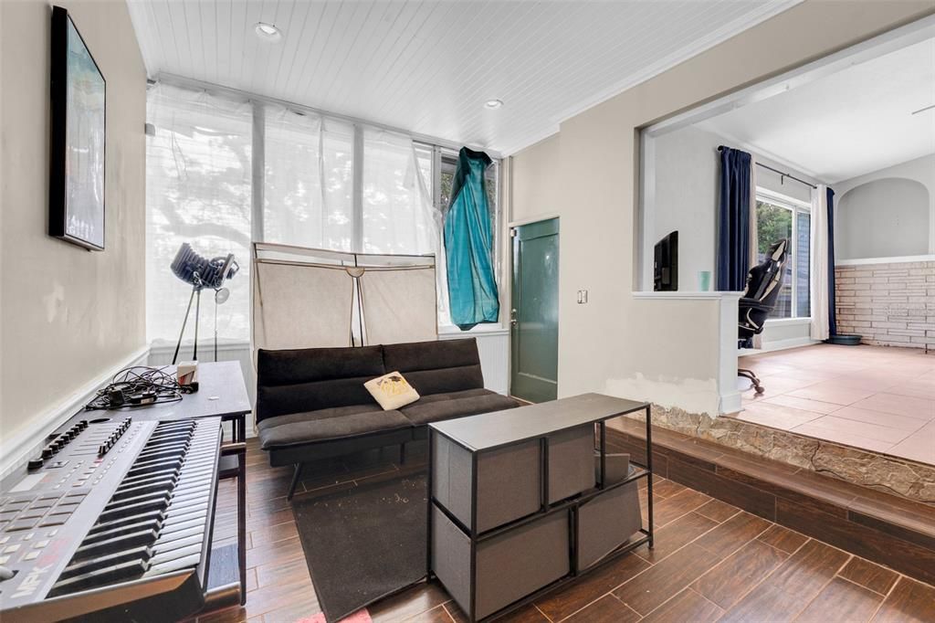 Activo con contrato: $424,999 (4 camas, 2 baños, 1982 Pies cuadrados)