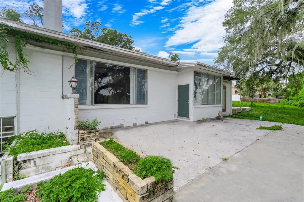 Activo con contrato: $424,999 (4 camas, 2 baños, 1982 Pies cuadrados)