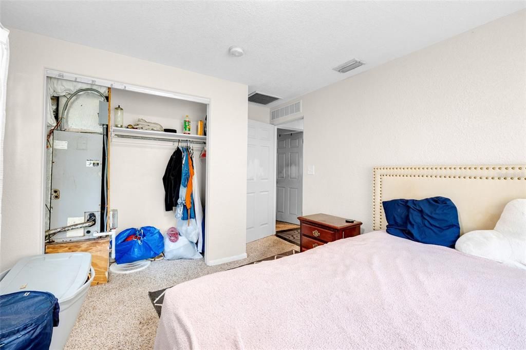 Activo con contrato: $424,999 (4 camas, 2 baños, 1982 Pies cuadrados)