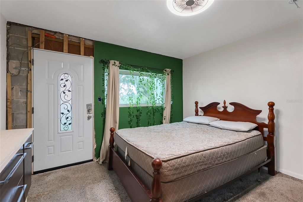 Activo con contrato: $424,999 (4 camas, 2 baños, 1982 Pies cuadrados)