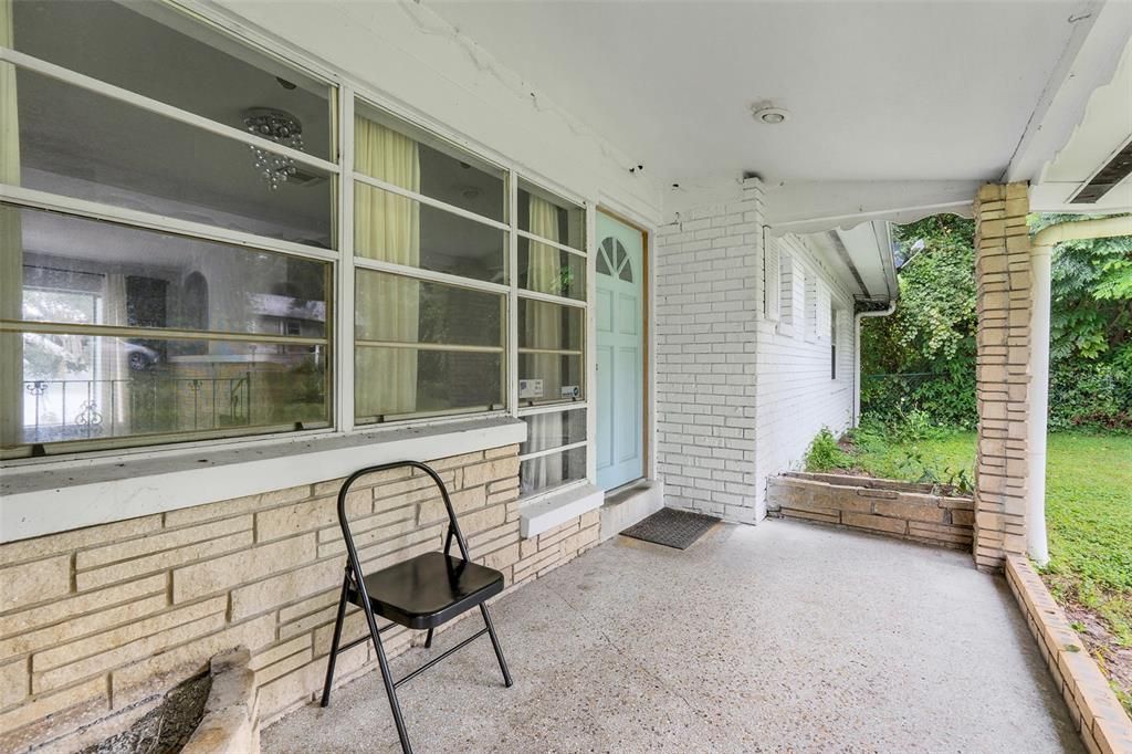 Activo con contrato: $424,999 (4 camas, 2 baños, 1982 Pies cuadrados)