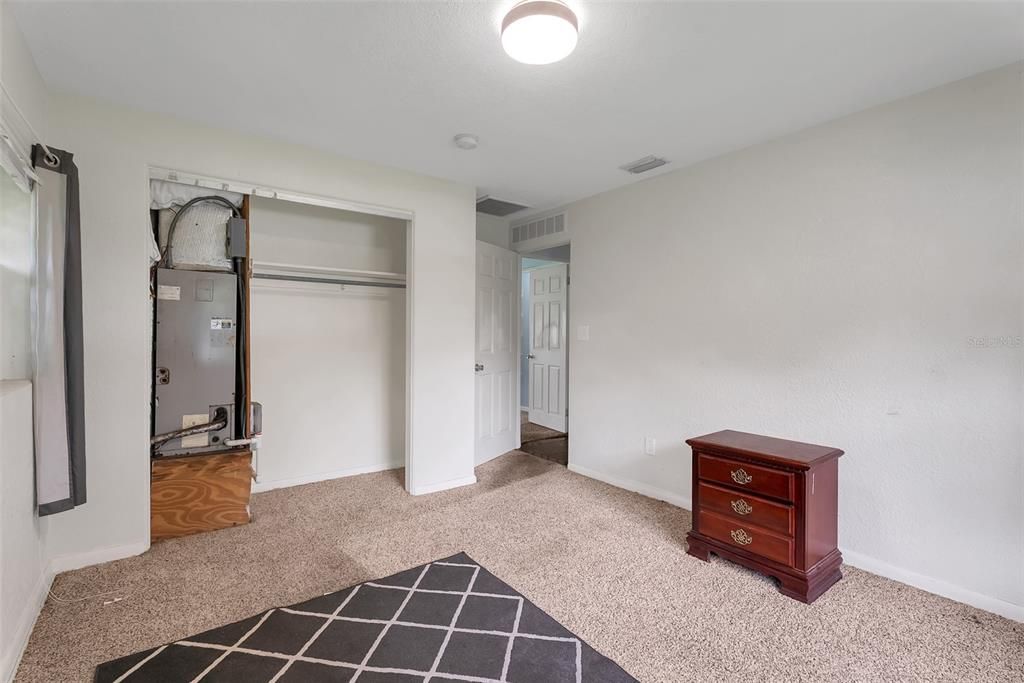 Activo con contrato: $424,999 (4 camas, 2 baños, 1982 Pies cuadrados)
