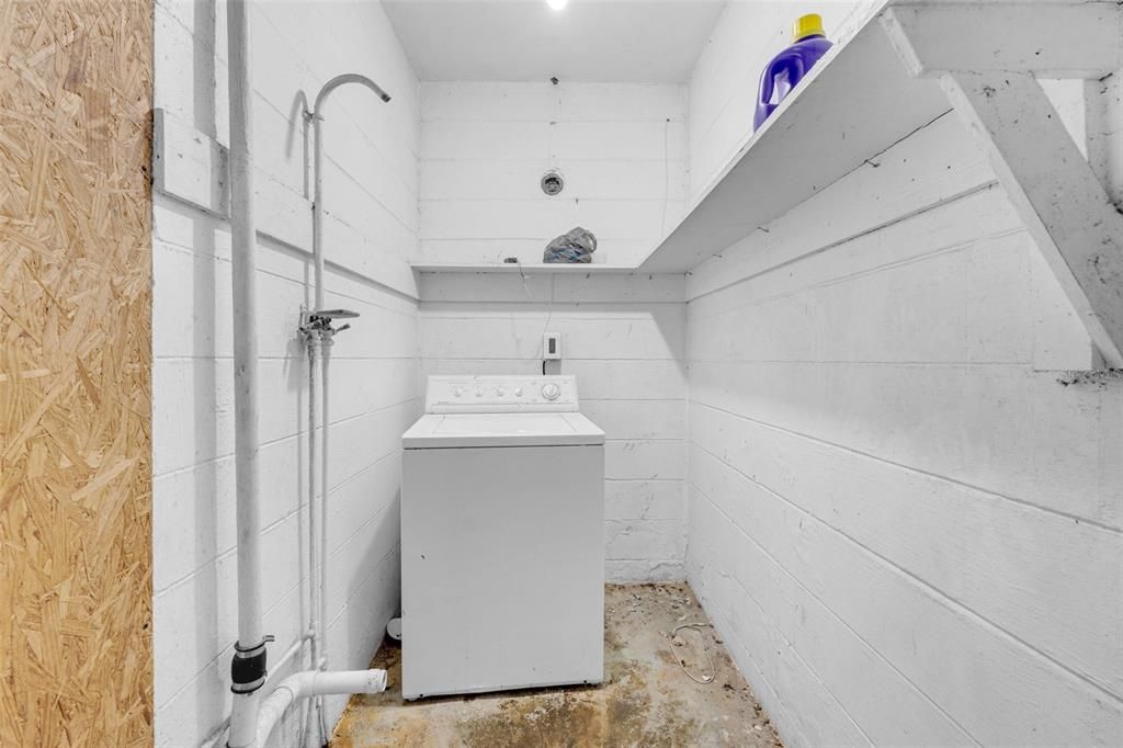Activo con contrato: $424,999 (4 camas, 2 baños, 1982 Pies cuadrados)