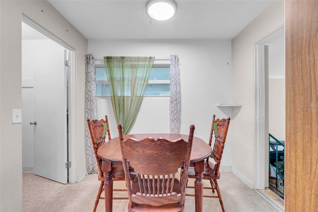Activo con contrato: $424,999 (4 camas, 2 baños, 1982 Pies cuadrados)