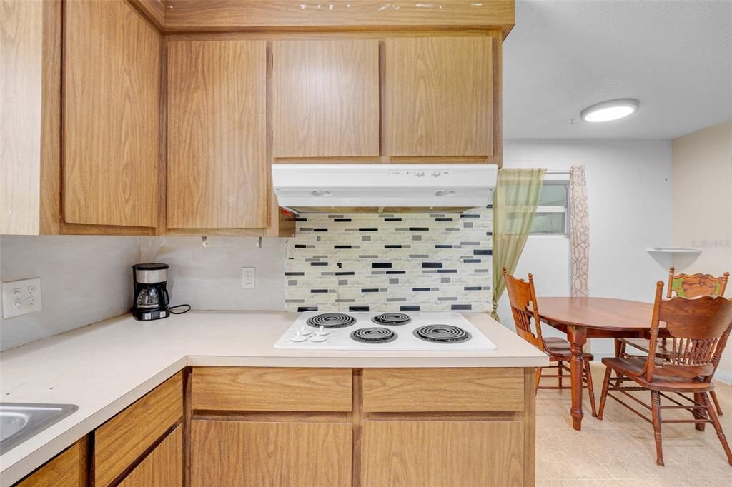 Activo con contrato: $424,999 (4 camas, 2 baños, 1982 Pies cuadrados)