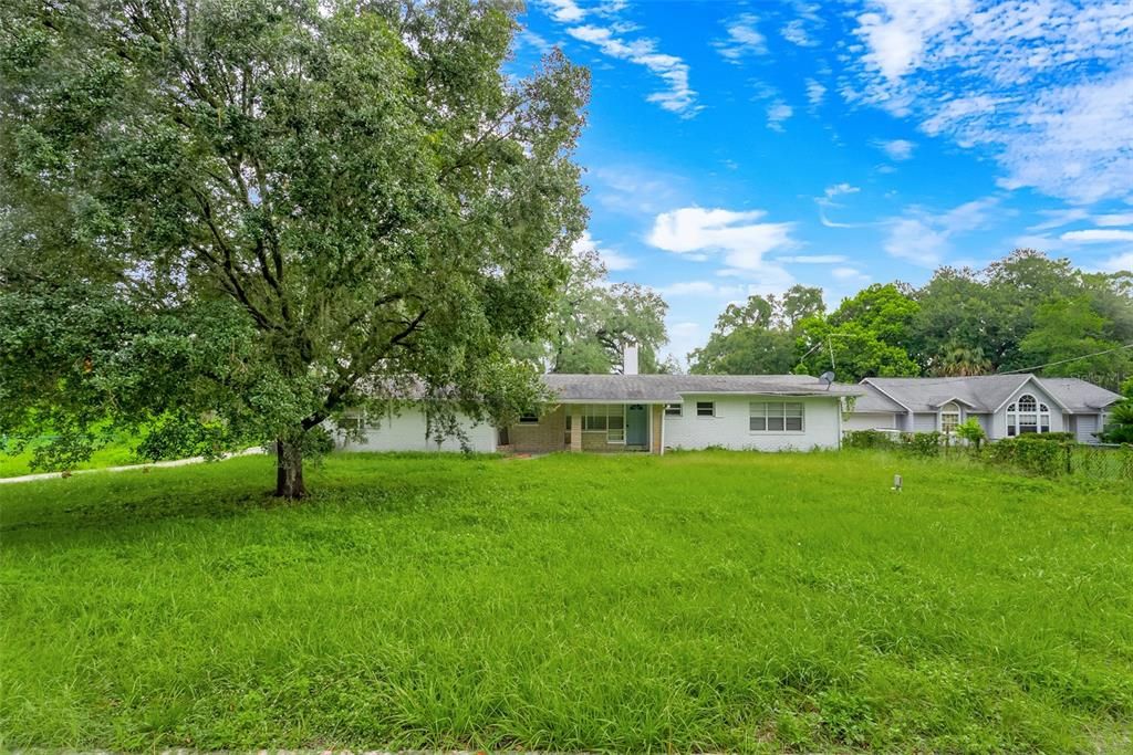 Activo con contrato: $424,999 (4 camas, 2 baños, 1982 Pies cuadrados)