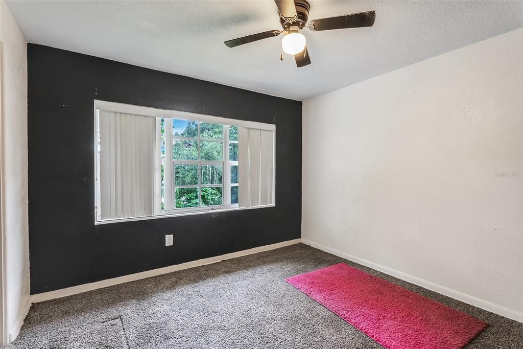Activo con contrato: $424,999 (4 camas, 2 baños, 1982 Pies cuadrados)
