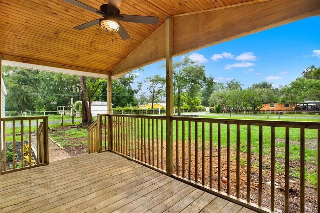 For Sale: $345,000 (3 beds, 2 baths, 1568 Square Feet)