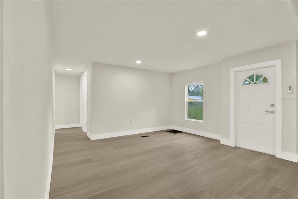 For Sale: $345,000 (3 beds, 2 baths, 1568 Square Feet)