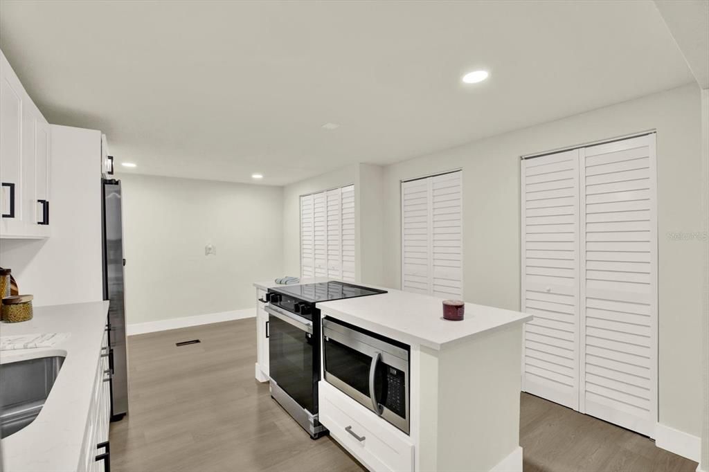 For Sale: $345,000 (3 beds, 2 baths, 1568 Square Feet)