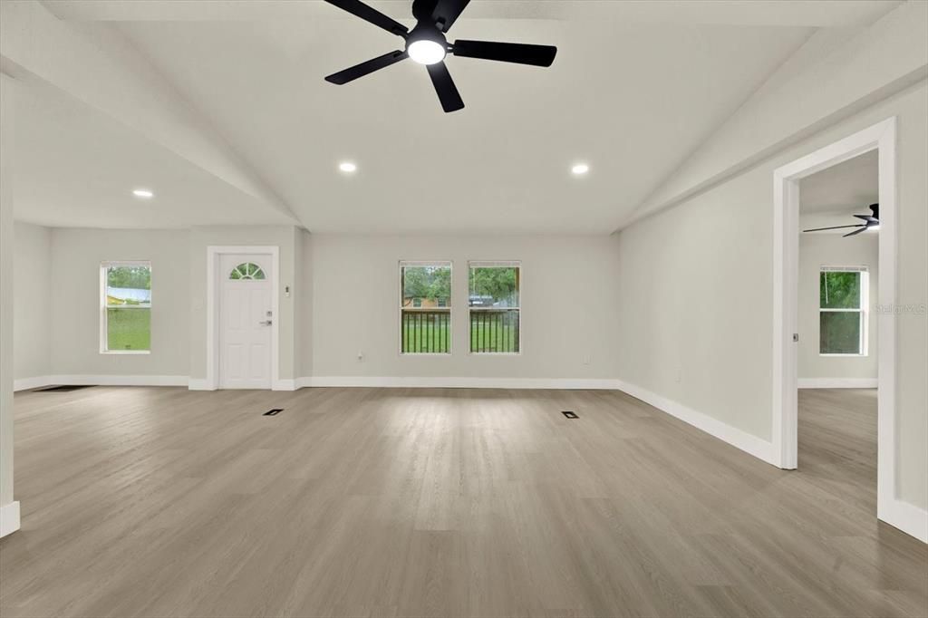 For Sale: $345,000 (3 beds, 2 baths, 1568 Square Feet)