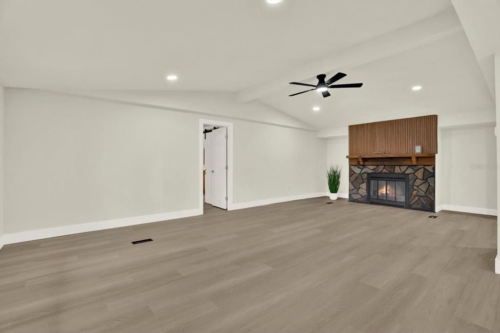 For Sale: $345,000 (3 beds, 2 baths, 1568 Square Feet)
