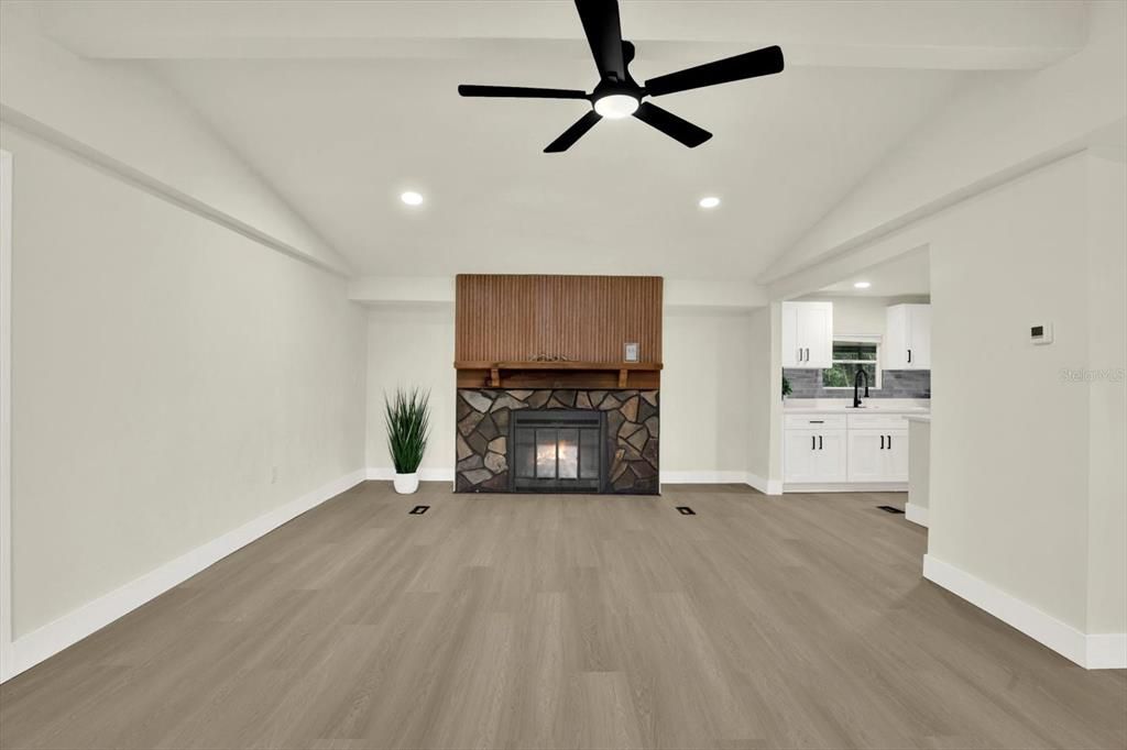 For Sale: $345,000 (3 beds, 2 baths, 1568 Square Feet)