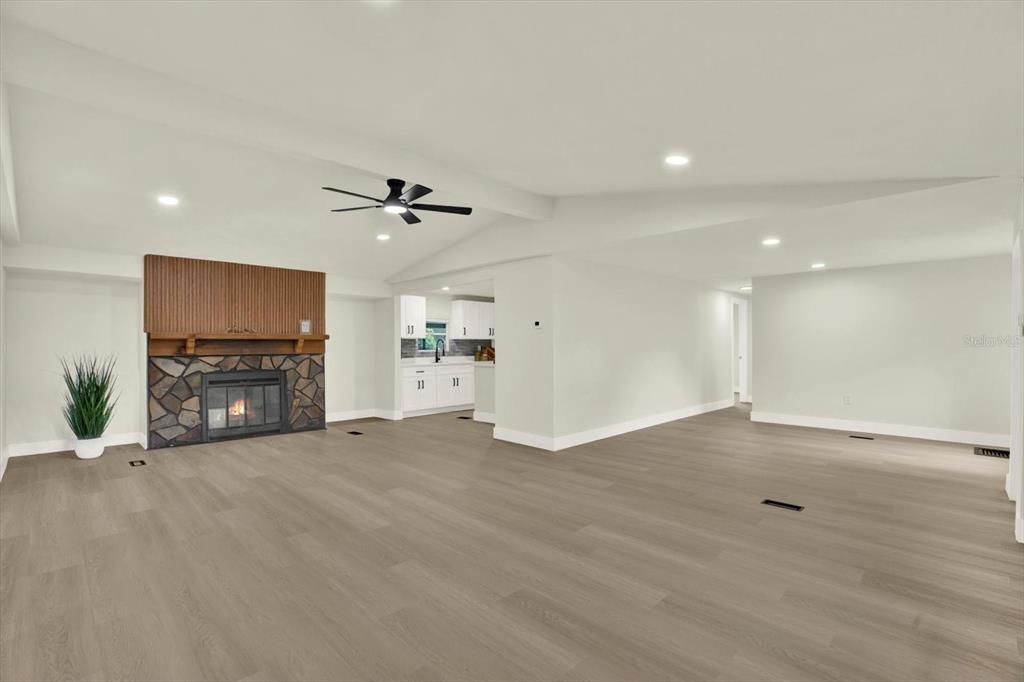 For Sale: $345,000 (3 beds, 2 baths, 1568 Square Feet)