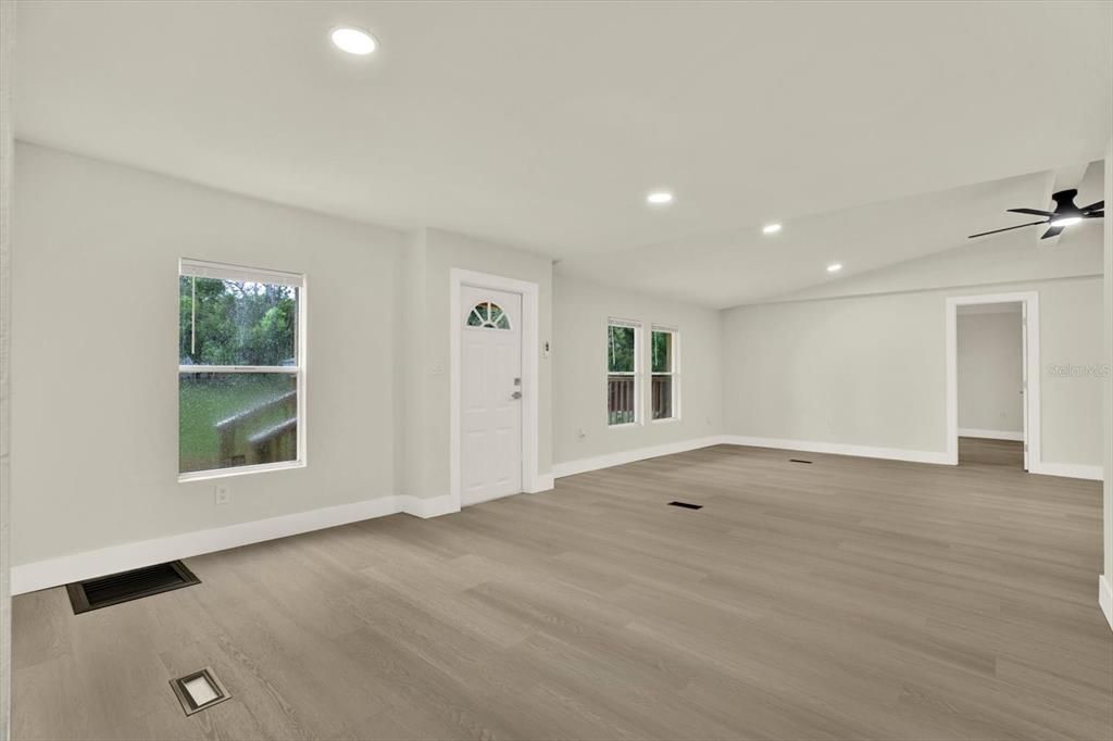 For Sale: $345,000 (3 beds, 2 baths, 1568 Square Feet)