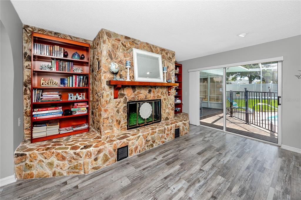 En Venta: $699,900 (3 camas, 2 baños, 2188 Pies cuadrados)