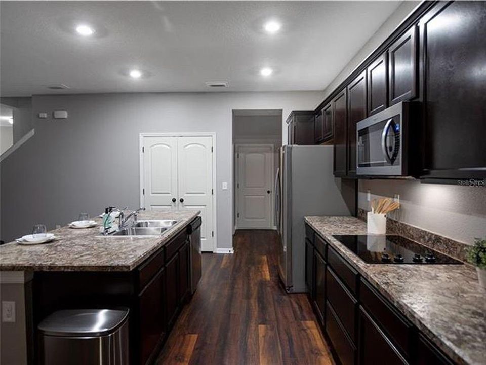 For Rent: $2,850 (3 beds, 2 baths, 2770 Square Feet)