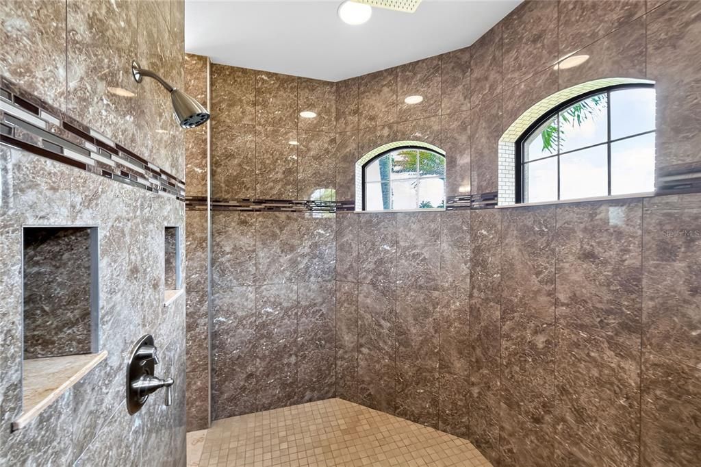 En Venta: $595,000 (3 camas, 2 baños, 2016 Pies cuadrados)