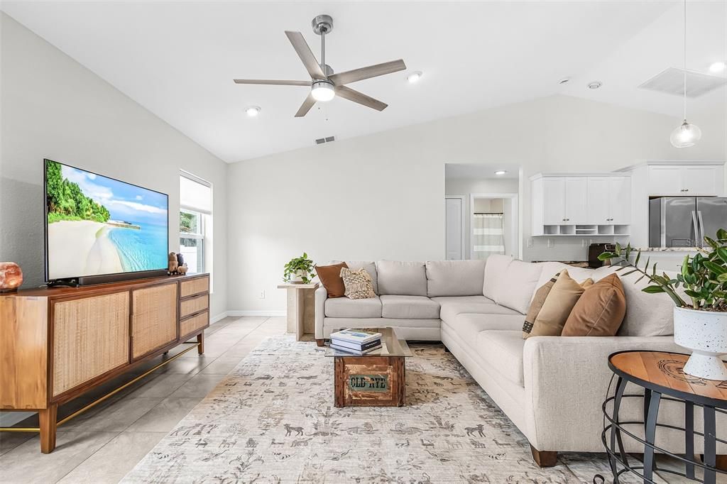 For Sale: $399,900 (3 beds, 2 baths, 1841 Square Feet)