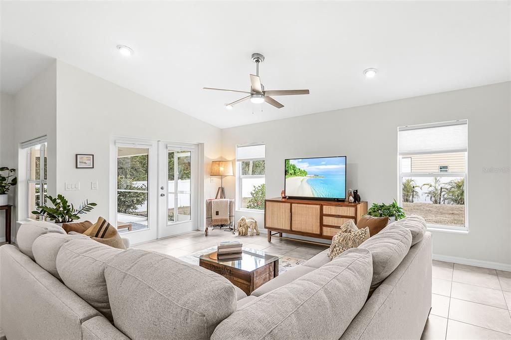 For Sale: $399,900 (3 beds, 2 baths, 1841 Square Feet)