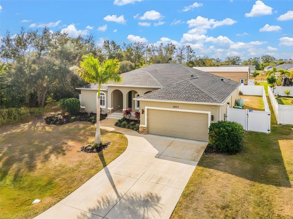 For Sale: $399,900 (3 beds, 2 baths, 1841 Square Feet)
