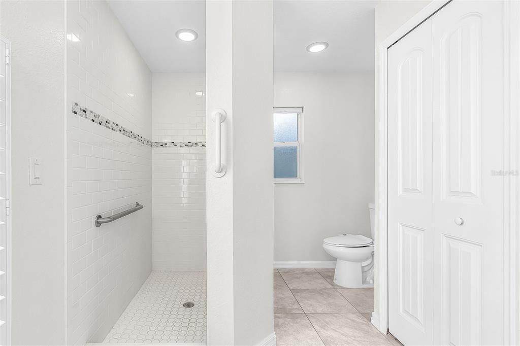 For Sale: $399,900 (3 beds, 2 baths, 1841 Square Feet)