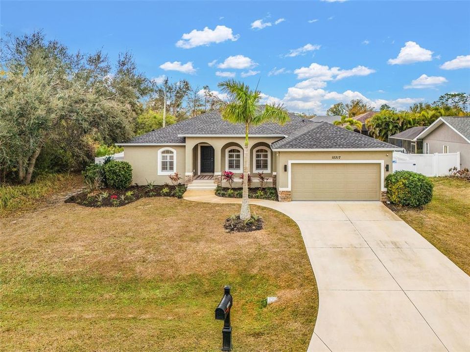 For Sale: $399,900 (3 beds, 2 baths, 1841 Square Feet)