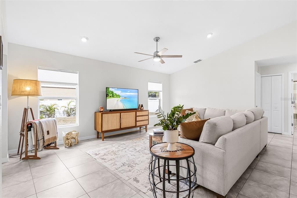 For Sale: $399,900 (3 beds, 2 baths, 1841 Square Feet)
